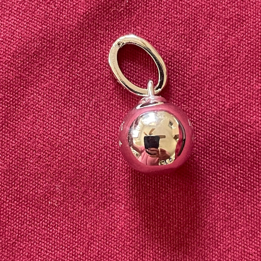 Tiffany & Co. Solid 18k white gold pendant - bracelet charm! Hard to find ! - Picture 5 of 9